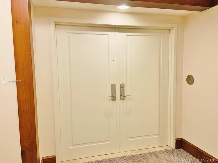 Villa Regina Condo #706 image #7