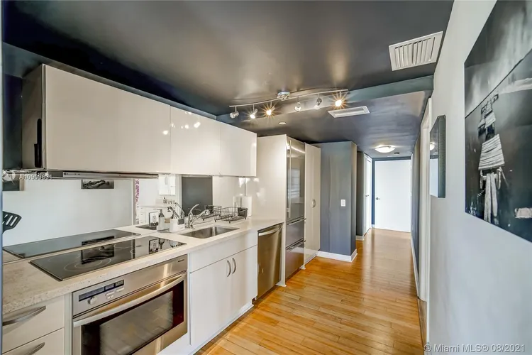 Carlyle Condo Hotel #4B image #10