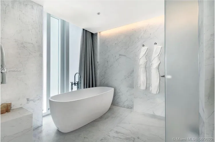 The Surf Club Four Seasons Hotel And Residences #N-811 image #13