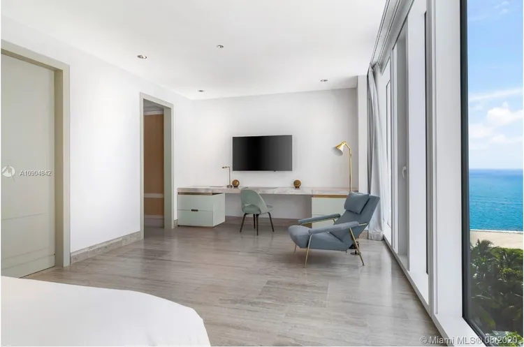 The Surf Club Four Seasons Hotel And Residences #N-811 image #21