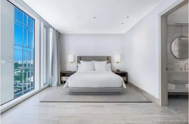 The Surf Club Four Seasons Hotel And Residences #N-811 image #23