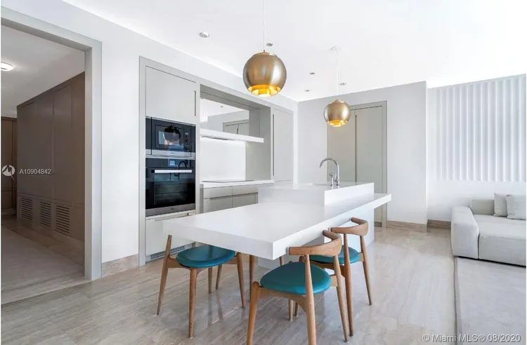 The Surf Club Four Seasons Hotel And Residences #N-811 image #8