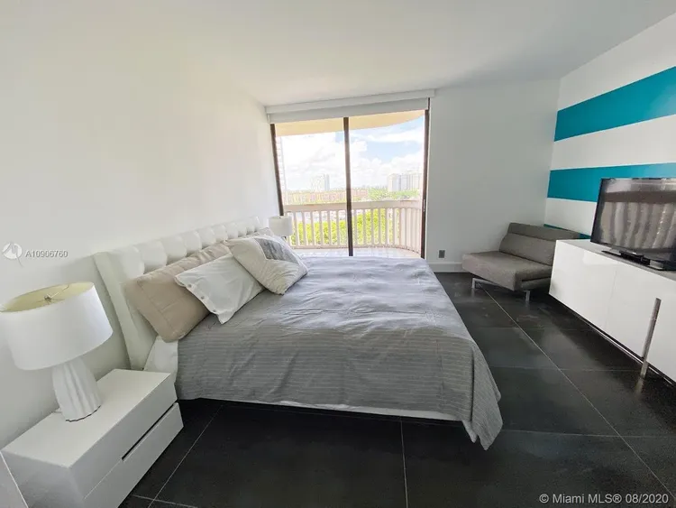 Turnberry Towers #7C image #18