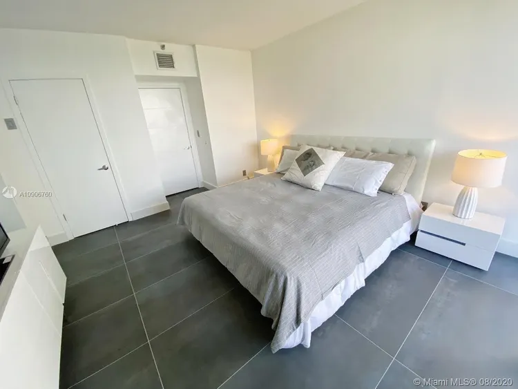 Turnberry Towers #7C image #19