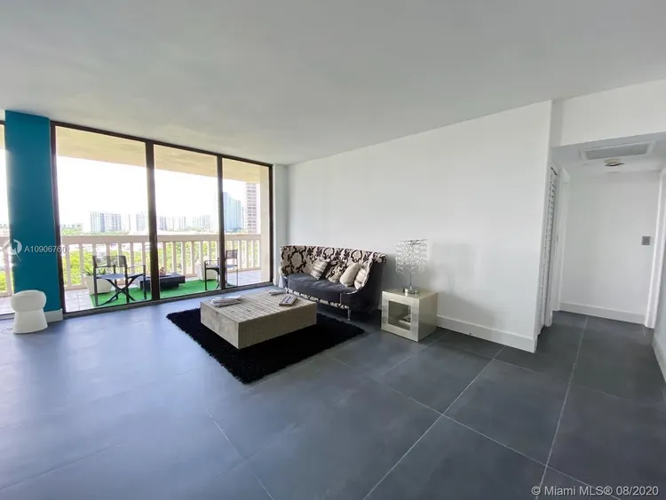 Turnberry Towers #7C image #6