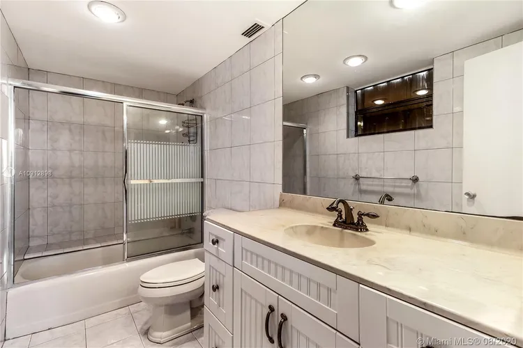 The Plaza of Bal Harbour #1117 image #8