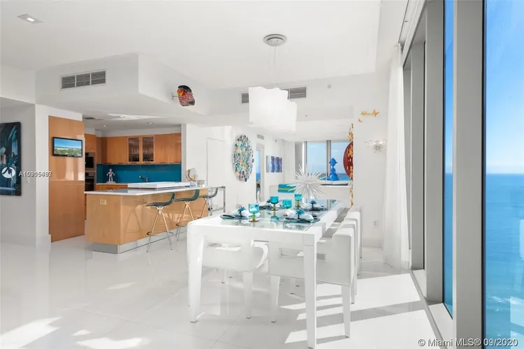 Carillon Condo North Tower #2308 image #16