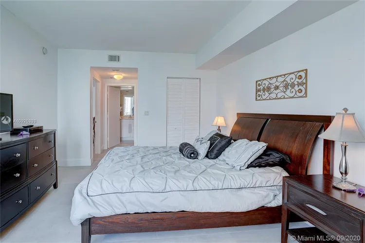 One Miami #1821 image #22