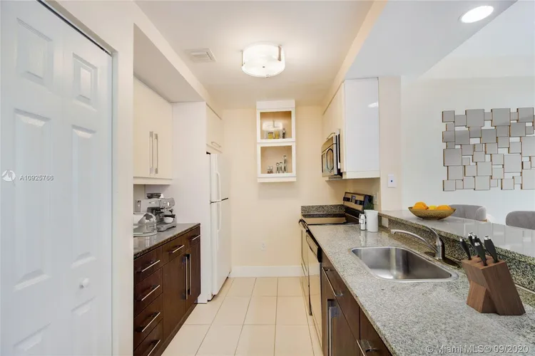 1800 Biscayne Plaza #205 image #6