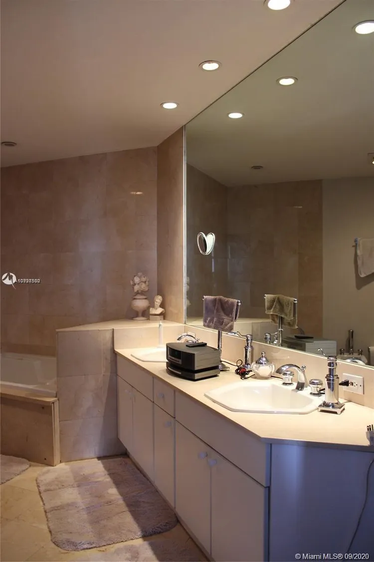 Champlain Towers East #12G image #11