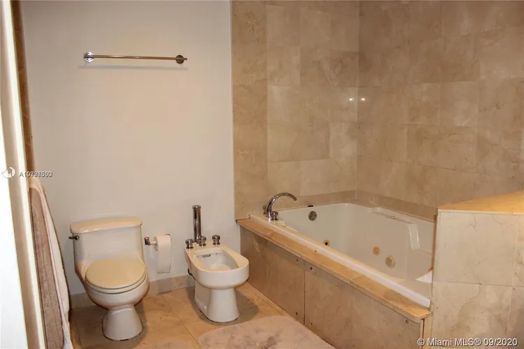 Champlain Towers East #12G image #12