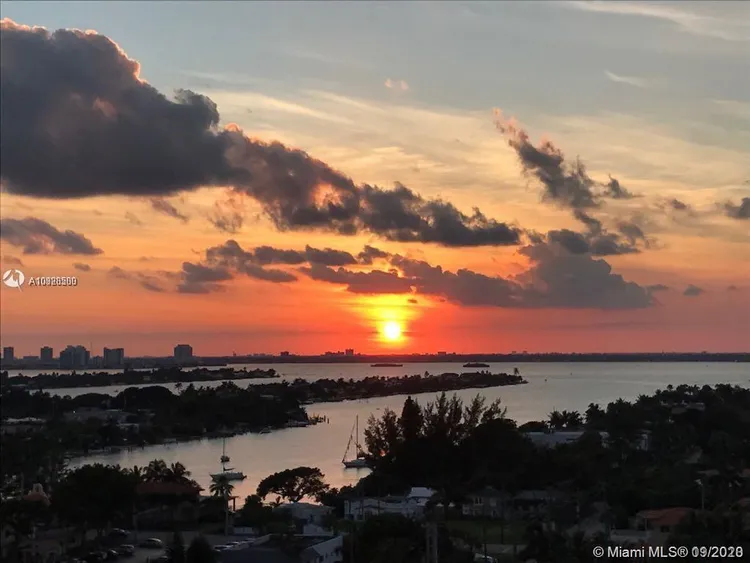 Champlain Towers East #12G image #18