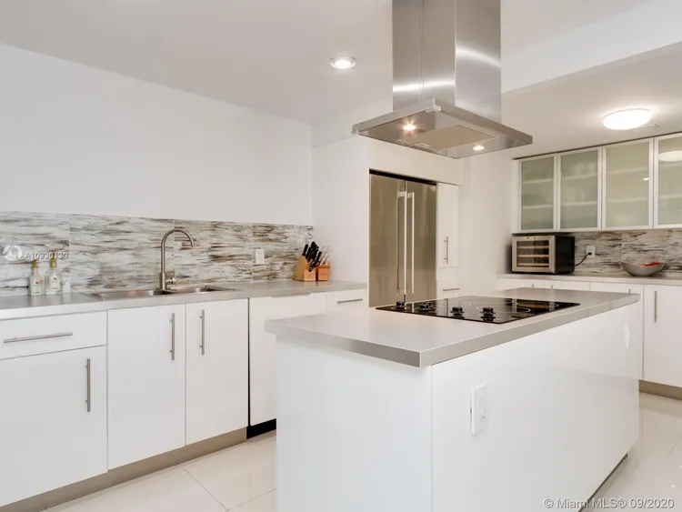 Olympus Towers and Marina #701 image #10