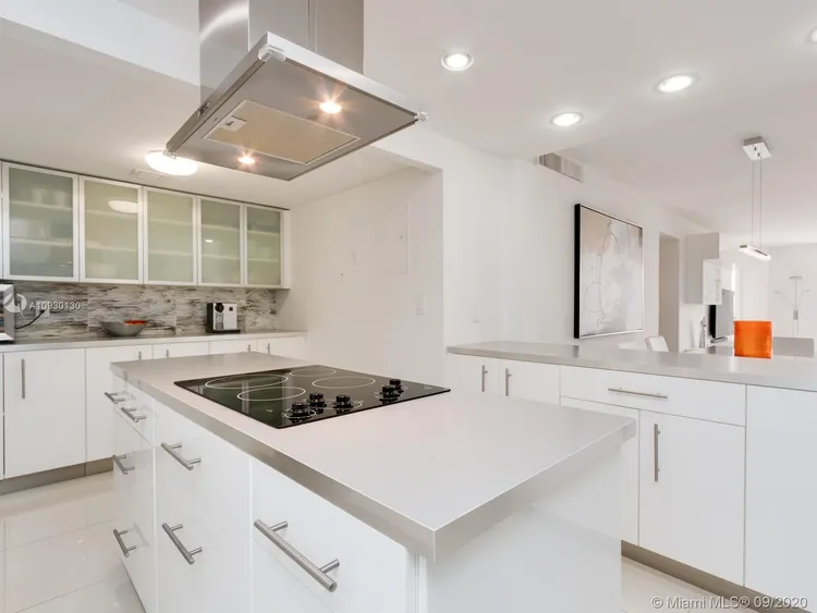 Olympus Towers and Marina #701 image #11