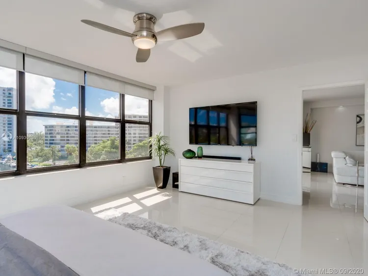 Olympus Towers and Marina #701 image #25