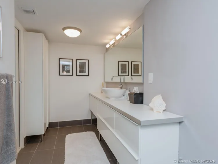 Olympus Towers and Marina #701 image #30