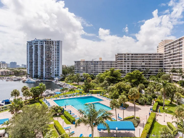 Olympus Towers and Marina #701 image #6