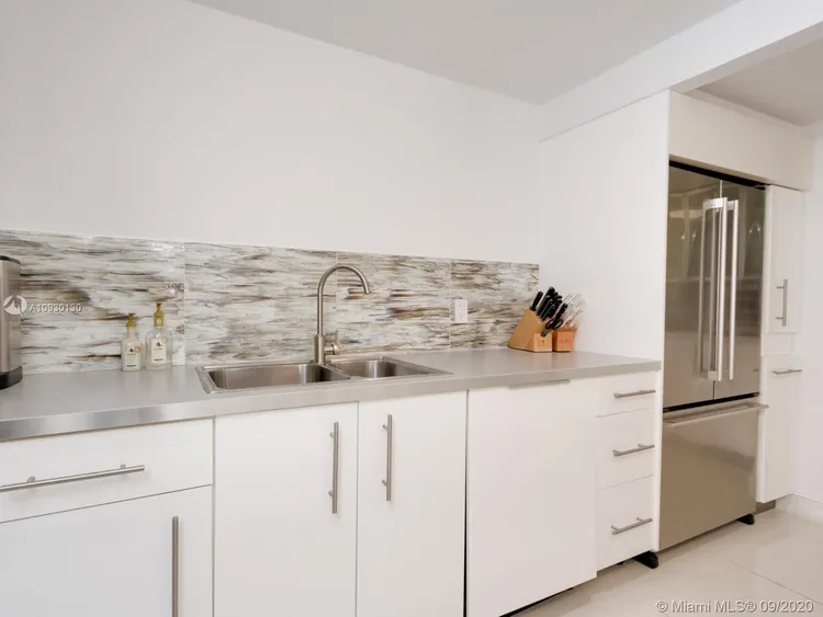 Olympus Towers and Marina #701 image #8