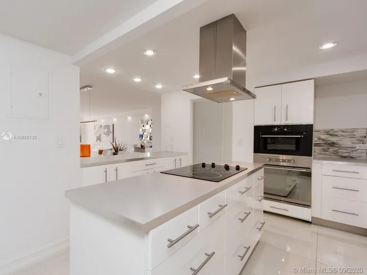 Olympus Towers and Marina #701 image #9