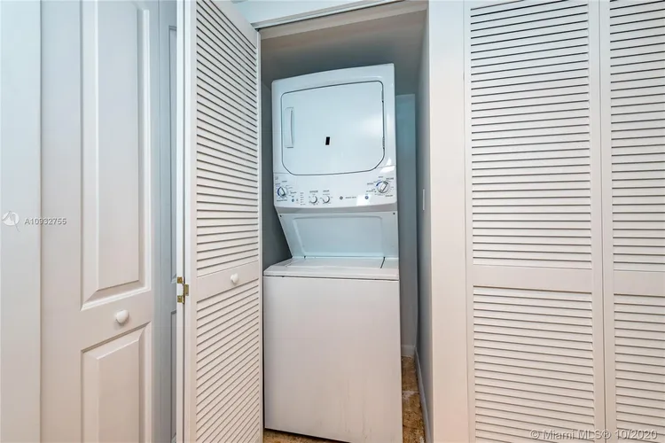 Skyline On Brickell #1006 image #10