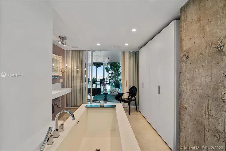 Ten Museum Park #PH4602 image #16