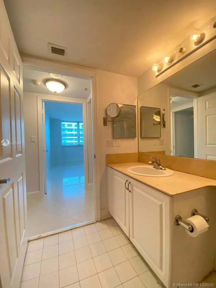 The Mark #2902 image #14