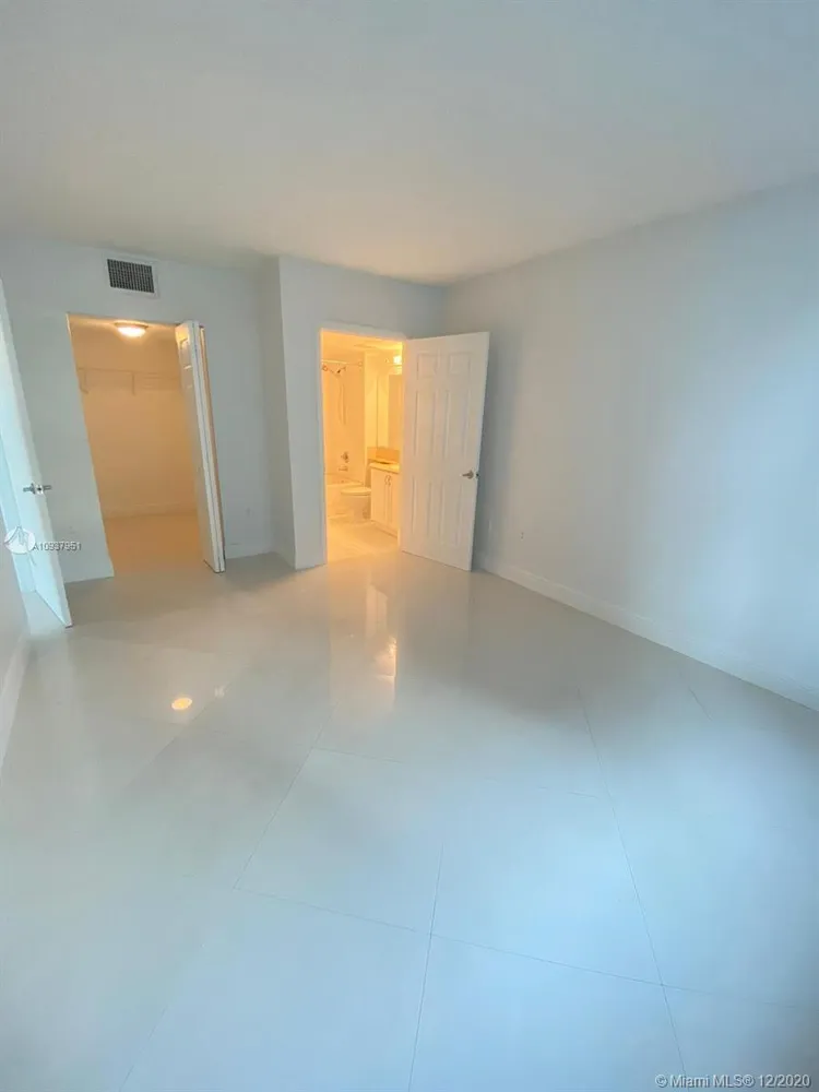 The Mark #2902 image #26