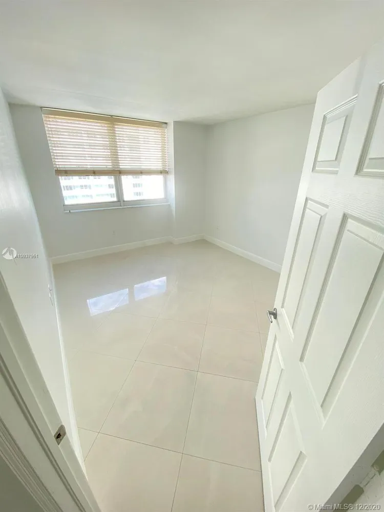 The Mark #2902 image #30