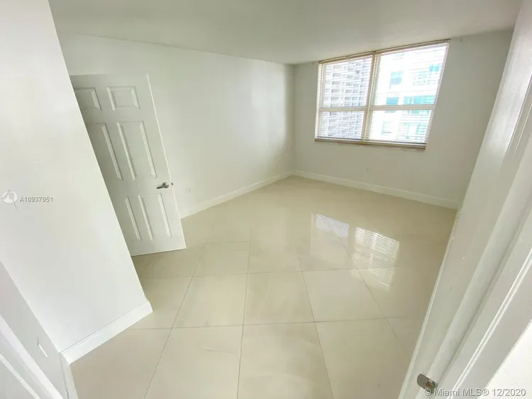 The Mark #2902 image #6