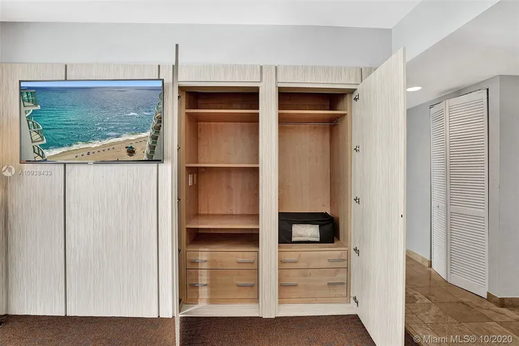 Marenas Resort #2410 image #9