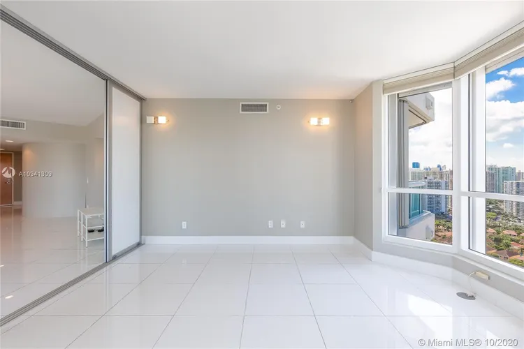 South Tower at the Point #2608 image #7