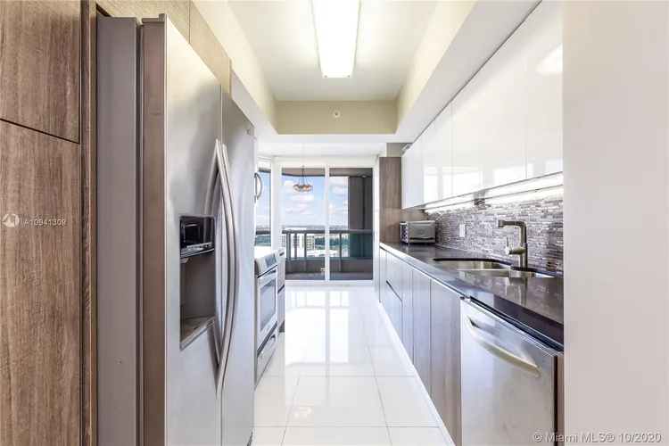 South Tower at the Point #2608 image #8