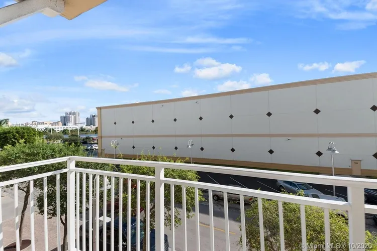 Downtown Dadeland #C213 image #17