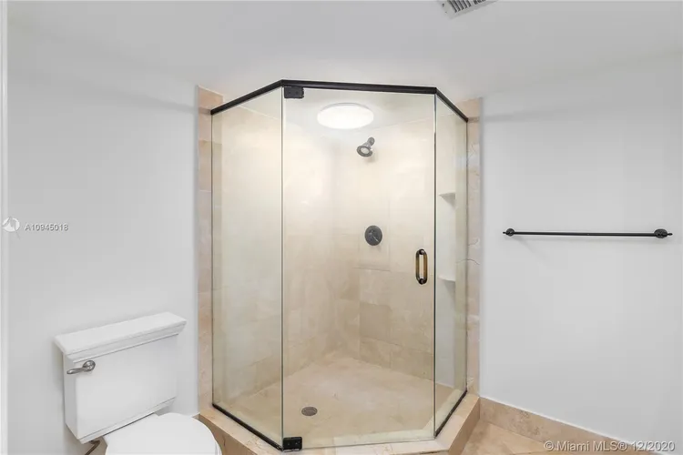 Champlain Towers East #3F image #19