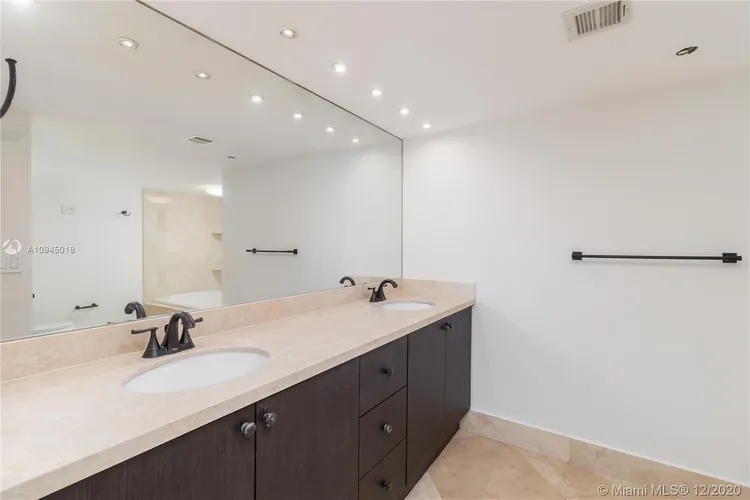 Champlain Towers East #3F image #30