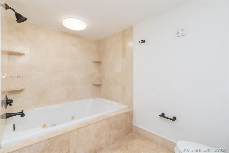 Champlain Towers East #3F image #31