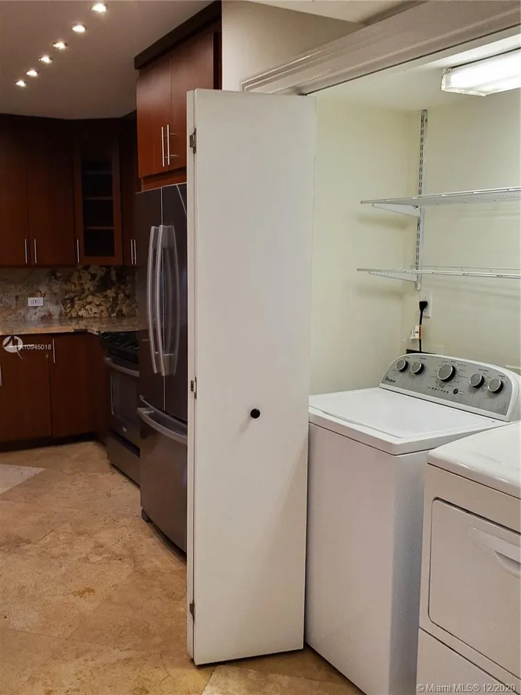 Champlain Towers East #3F image #44