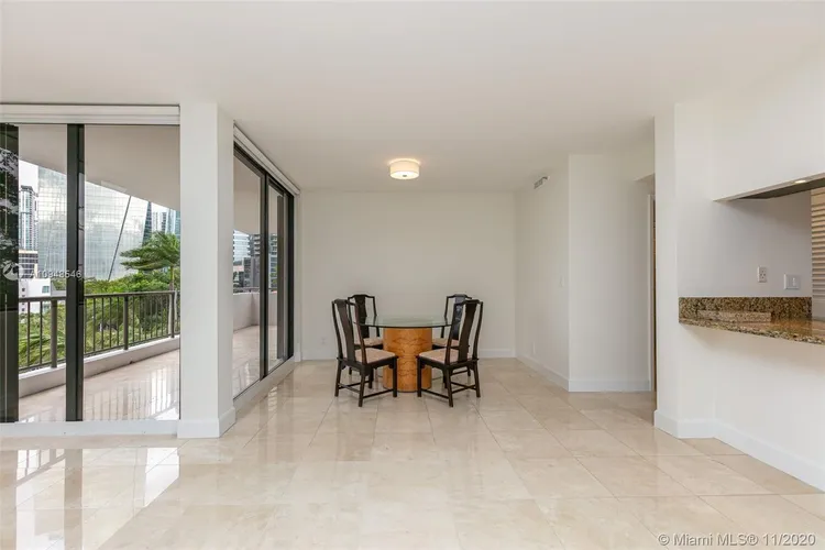 Villa Regina Condo #207 image #10
