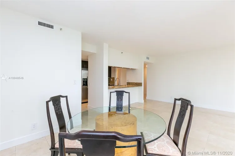 Villa Regina Condo #207 image #12