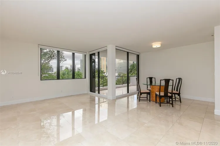 Villa Regina Condo #207 image #7