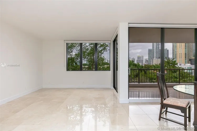 Villa Regina Condo #207 image #8