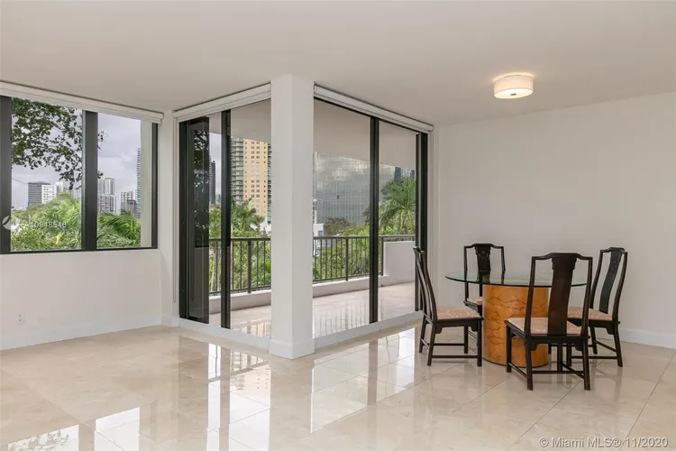 Villa Regina Condo #207 image #9