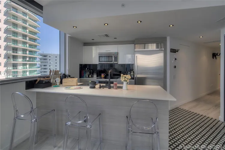 Brickell House #1209 image #10