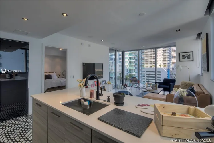 Brickell House #1209 image #13