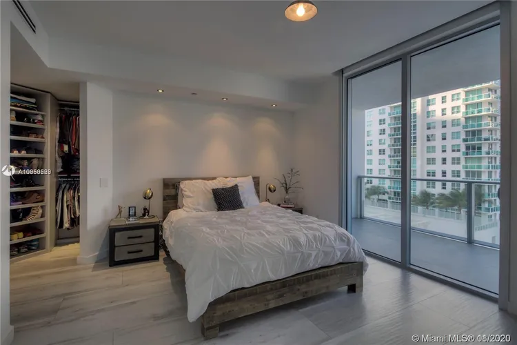 Brickell House #1209 image #14