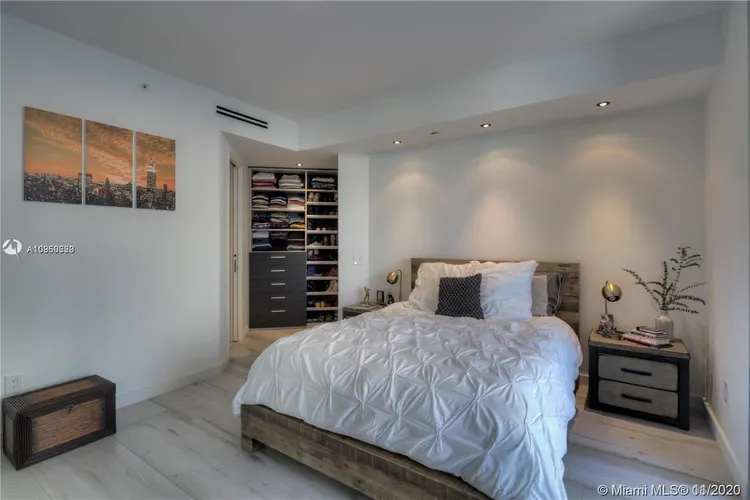 Brickell House #1209 image #15