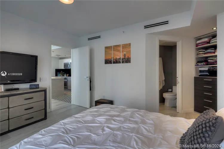 Brickell House #1209 image #16