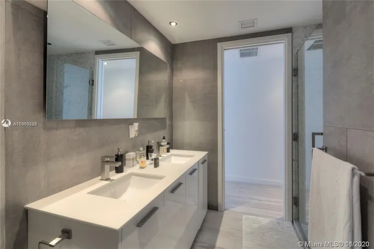 Brickell House #1209 image #18