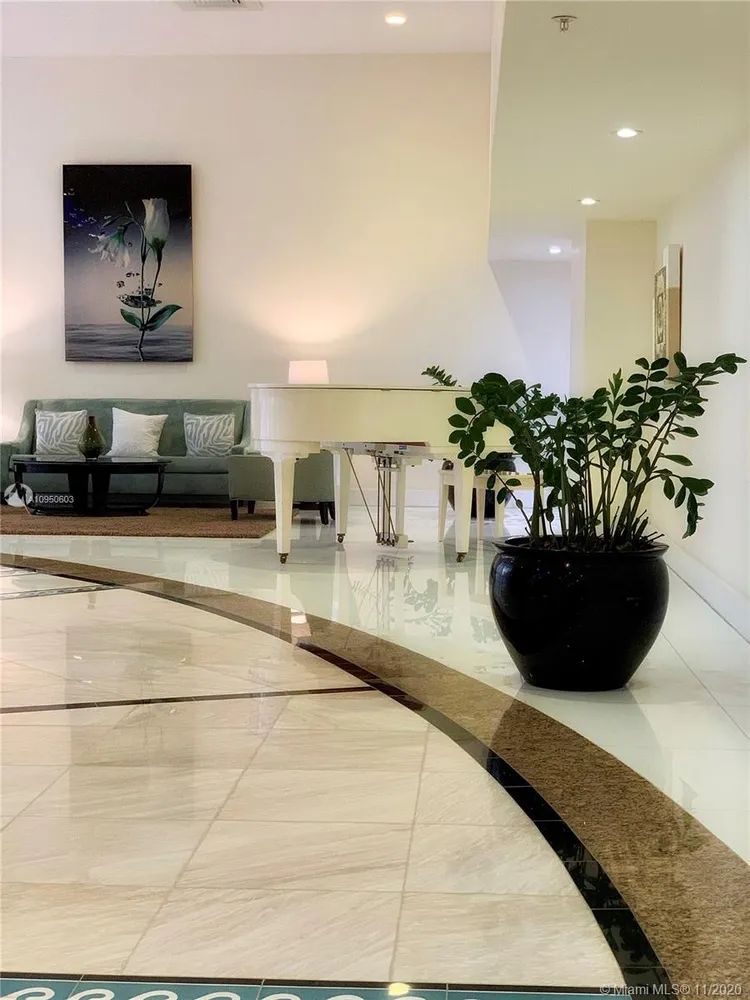 La Gorce #2502 image #11