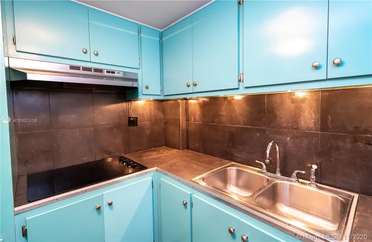 Bay Park Towers #506 image #11